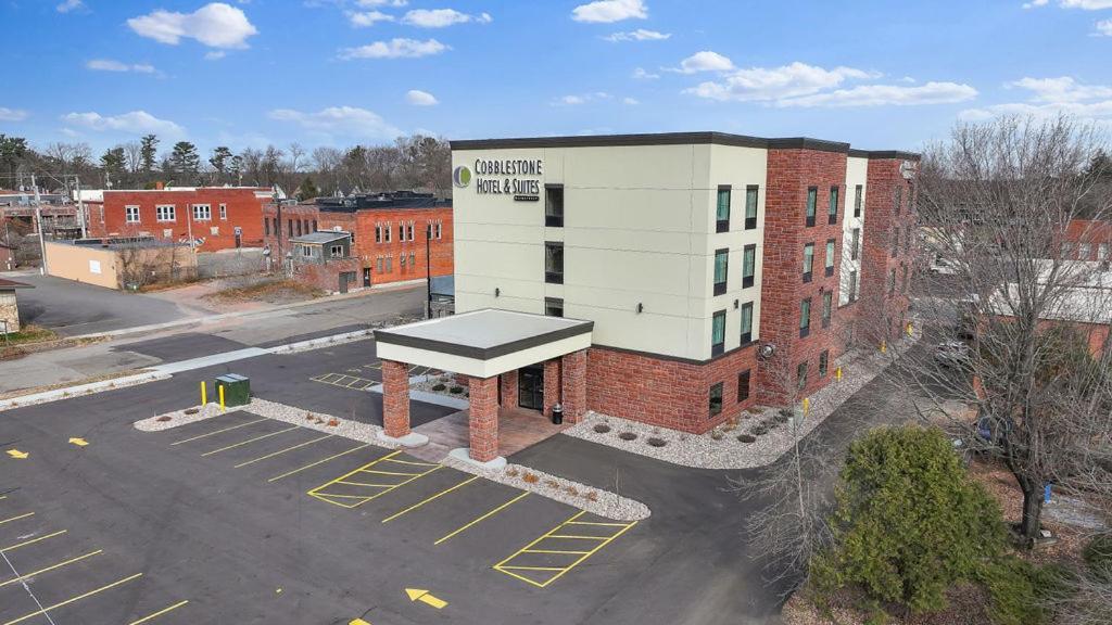Cobblestone Hotel & Suites - Mosinee 외부 사진